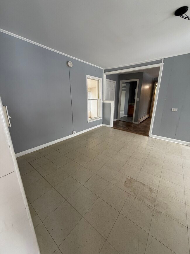 Building Photo - 452 Manchester St