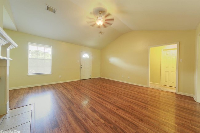 Building Photo - 112 Meadows Dr