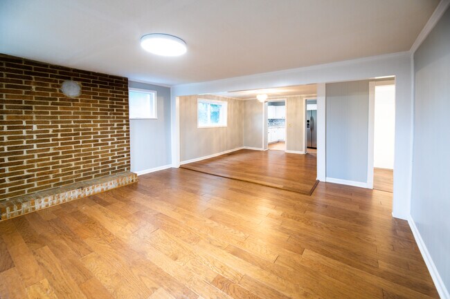 Foto del edificio - 6900 Dogwood Dr