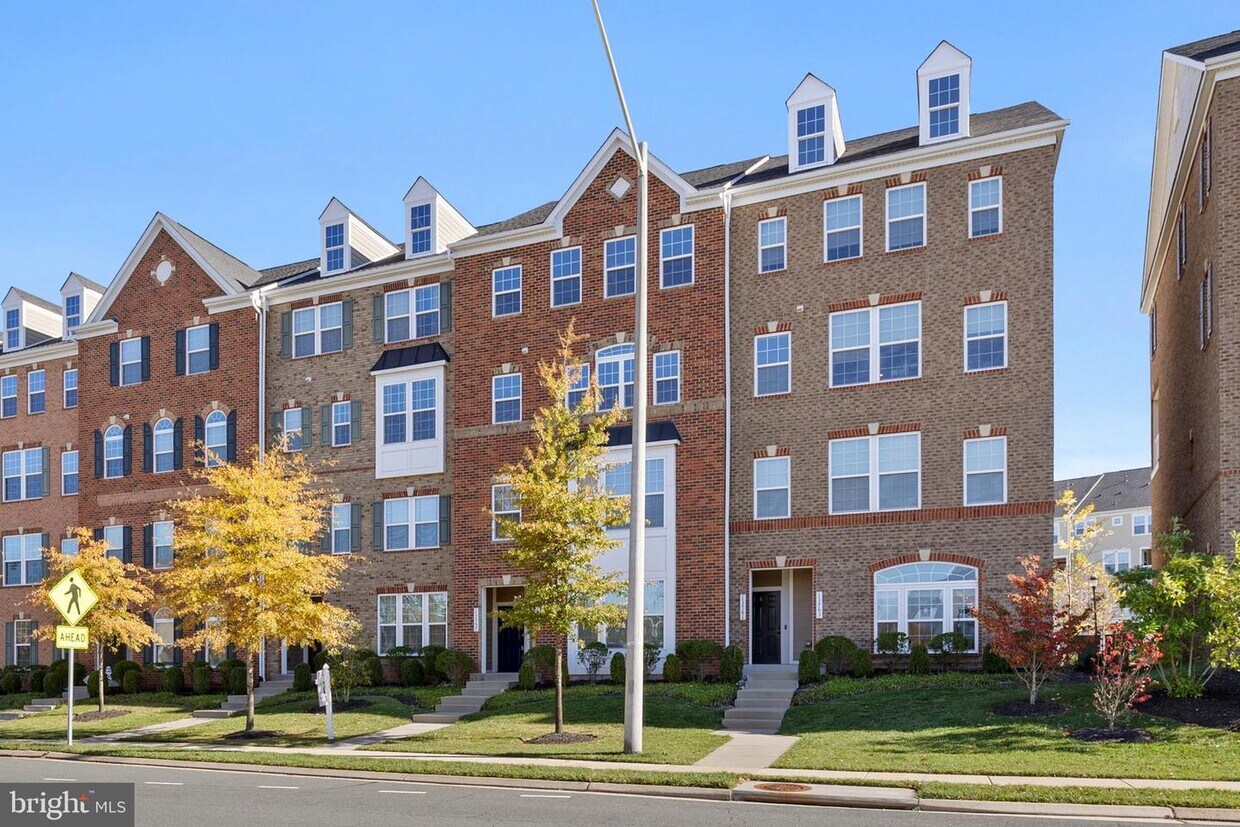 13757 Air and Space Museum Pkwy, Herndon, VA 20171 Townhome Rentals