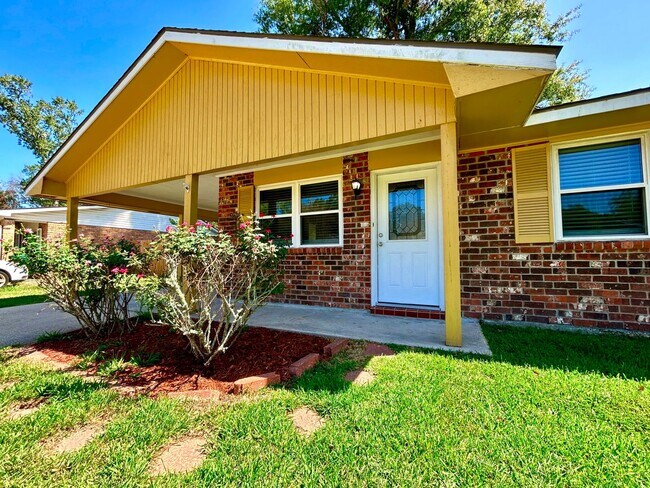 Photo - Beautiful Newly Updated Home In Denham Spr...