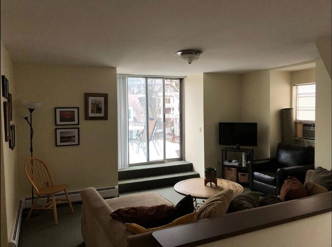 Foto del edificio - 1001-1003 Parkside Pl