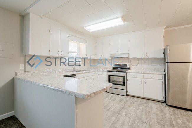 Building Photo - NOW OFFERING $250 OFF FIRST FULL MONTH IF ...