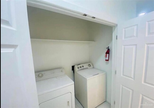 Foto del edificio - 2711 Larkspur Ave