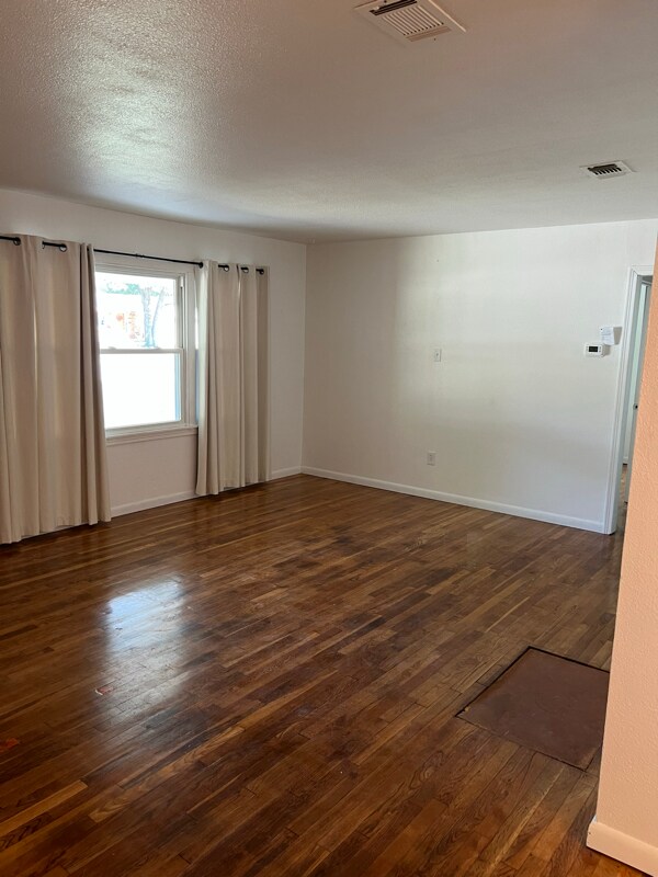Foto del edificio - 2104 S Travis St