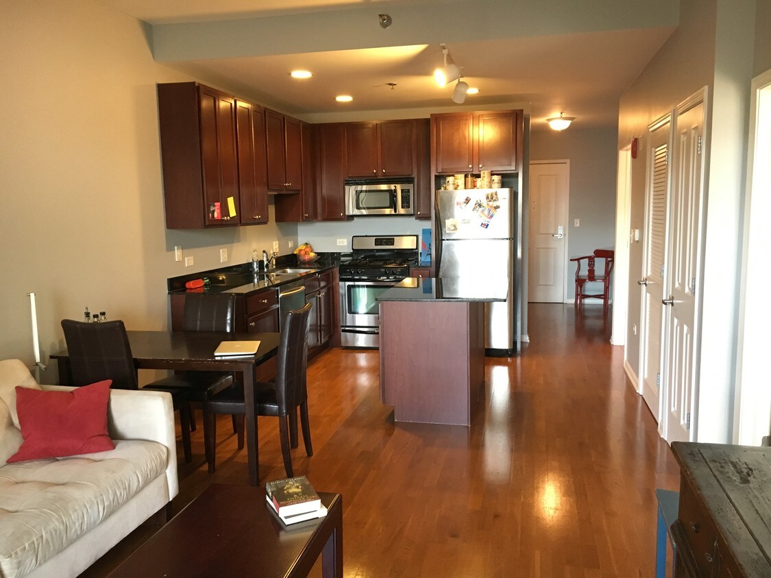 Foto principal - 828 W Grace St