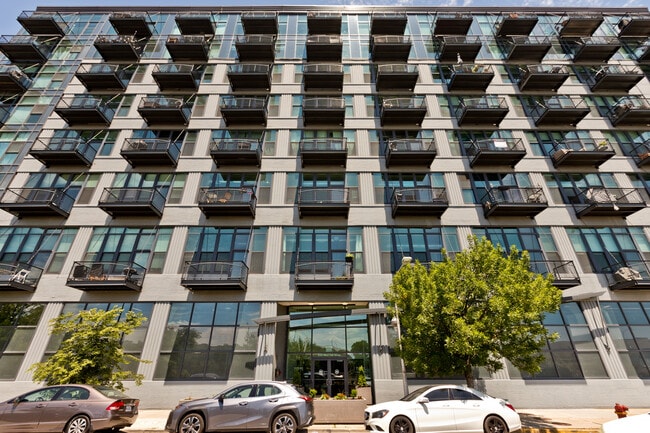 Building Photo - 1224 W Van Buren St