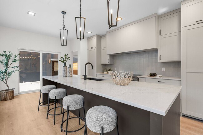 Foto del edificio - Luxury Cherry Creek Home Available Now! | ...