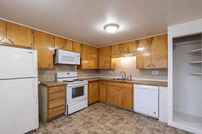 Foto del edificio - 2 BED 1 BATH DUPLEX IN ST ANTHONY