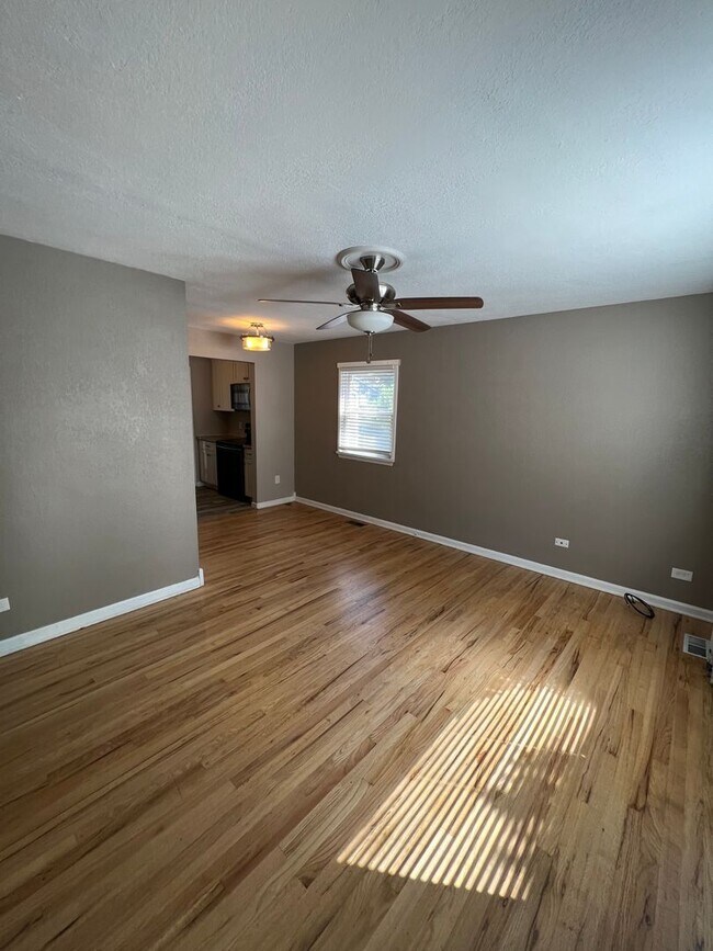 Building Photo - Cute East Denver Bungalow