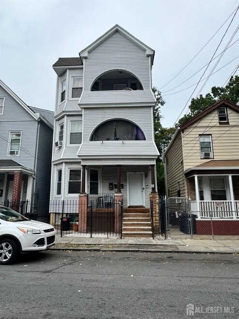 27 Alexander St