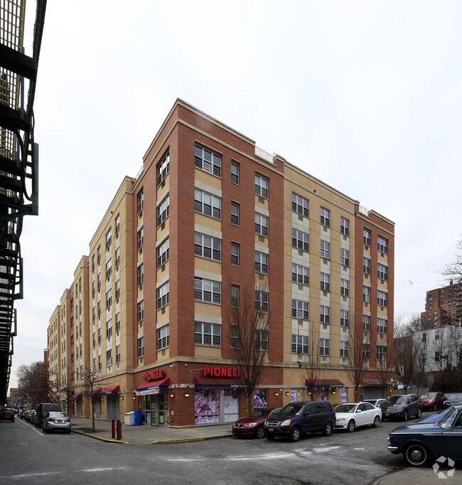 Foto del edificio - 3035 White Plains Rd