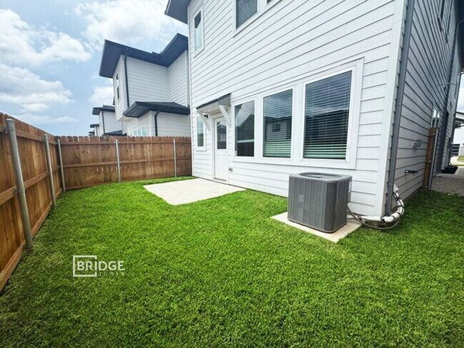 Foto del edificio - 33142 Oak Hts Pl