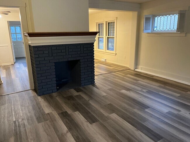 Building Photo - 2 br, 1 bath House - 1615 Roemer Blvd