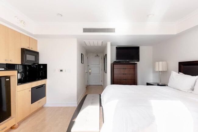 Building Photo - 119 W 57th St