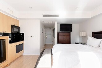 Building Photo - 119 W 57th St