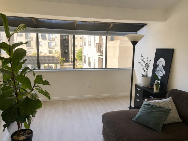 Building Photo - 2 bedroom | 2 bathroom | Midtown condo