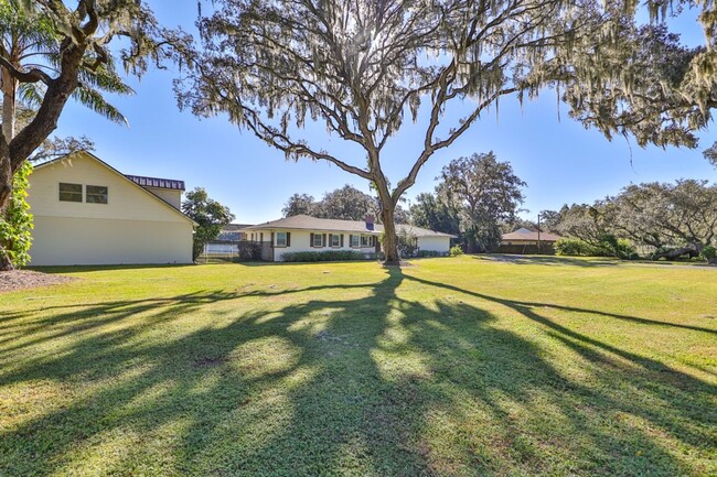 Building Photo - Exquisite 3/2.5 & 2/1 Piece of Paradise on...