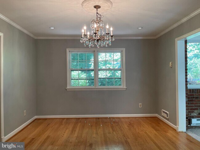Building Photo - 1441 Woodacre Dr