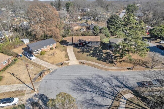 Foto del edificio - 2958 Holcomb Ct