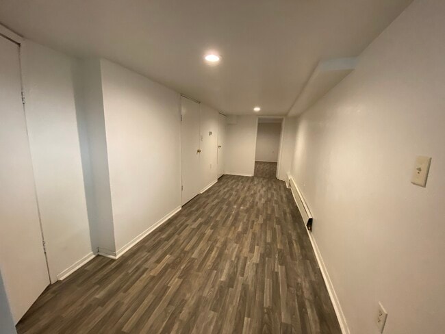Building Photo - 811 St James St