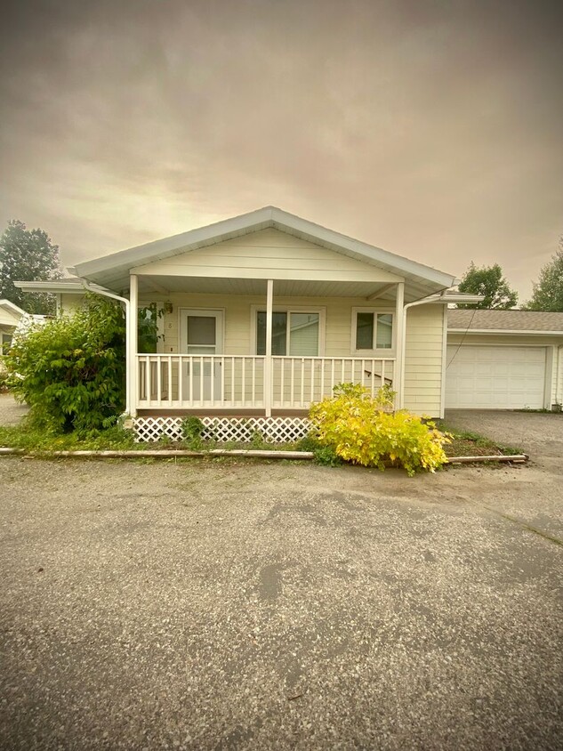 Primary Photo - Cute two-bedroom and two-bath house in Bel...