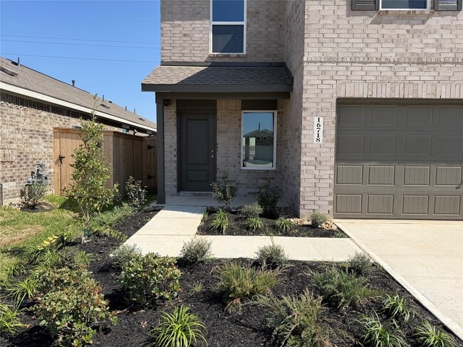 Building Photo - 16718 Old Wagon Wy