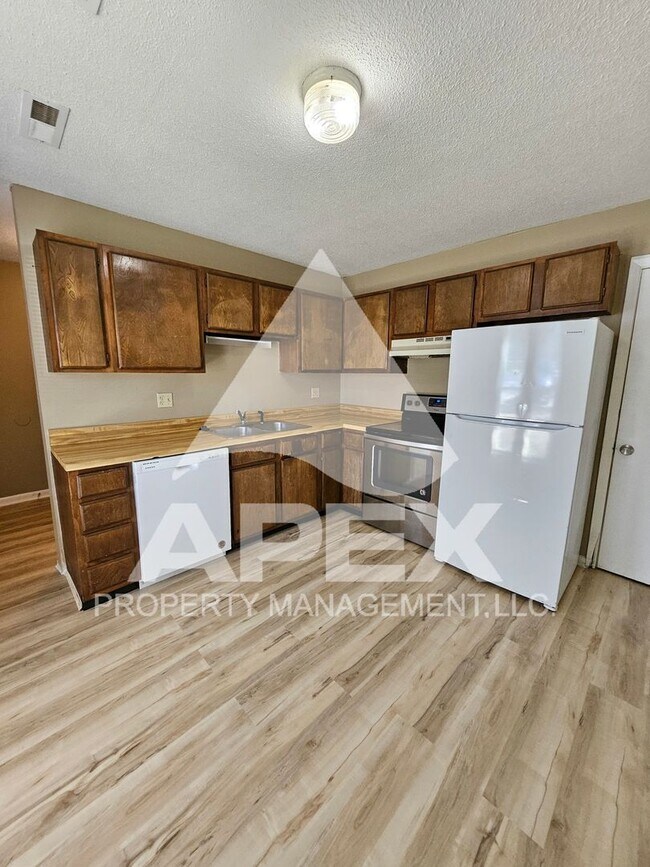 Foto del edificio - 424 Cross Creek Rd