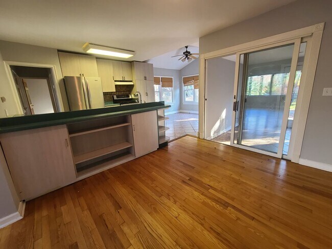Foto del edificio - Cozy 4 Bedroom Cape