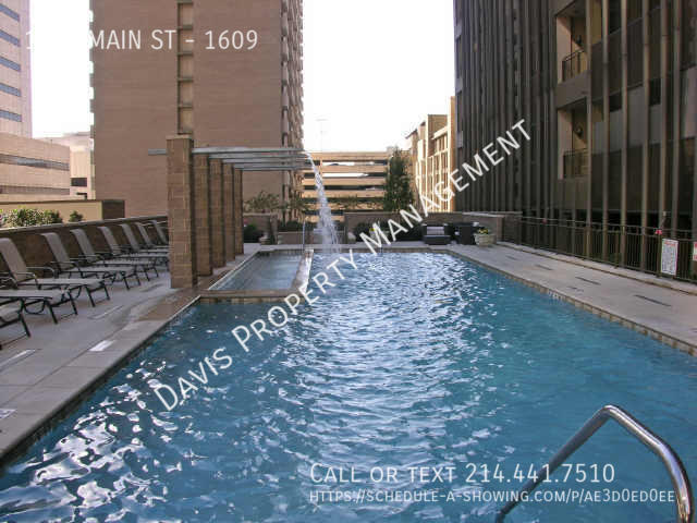 Foto del edificio - Downtown condo with roof top pool & concie...