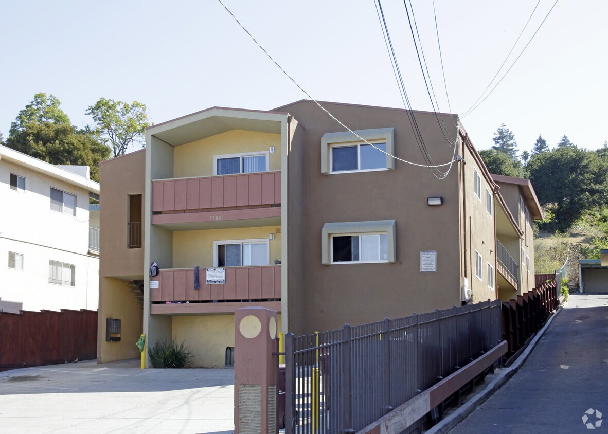 Foto principal - 7908 Ney Ave