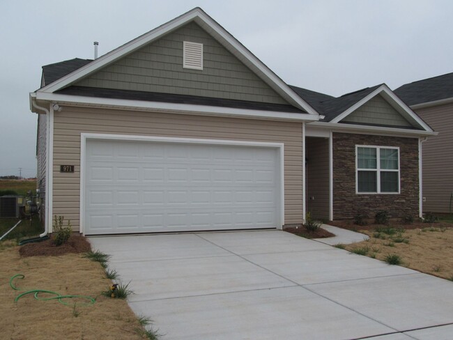 Building Photo - Rural Hall Home Ready to rent.