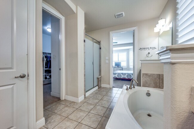 Building Photo - 7340 Beranger Dr