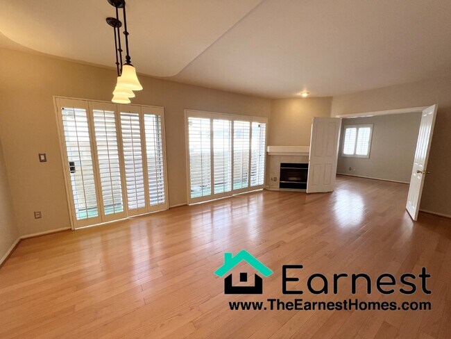 Foto del edificio - 3 + 3 Spacious Condo in Prime Westwood Loc...