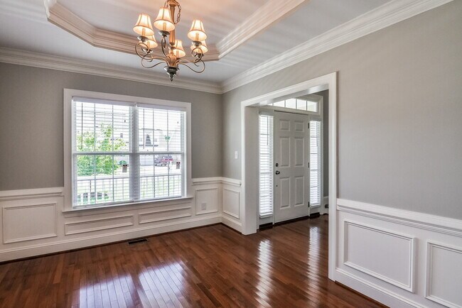 Building Photo - 3011 Watsonia Dr