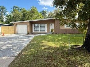 Building Photo - 6221 Oakcrest Cir