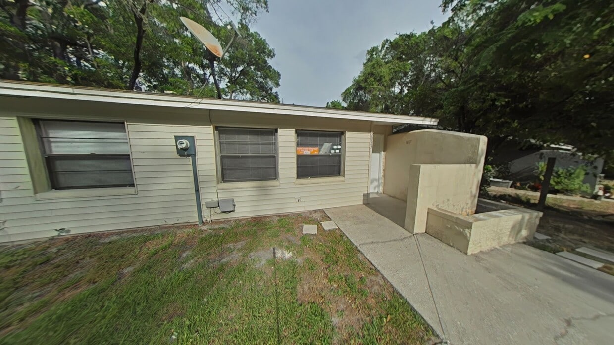 Primary Photo - Lovely 2 Bed One Bath Duplex