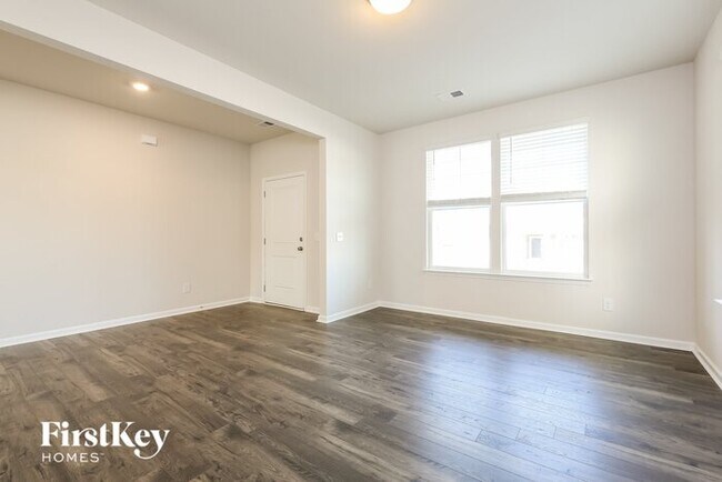 Foto del edificio - 558 Hillpark Ln