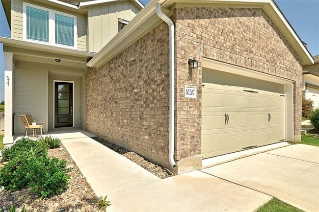 Building Photo - 10207 Buster Dr