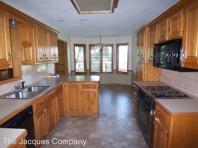 Building Photo - 3 br, 2 bath House - 2560 S. York