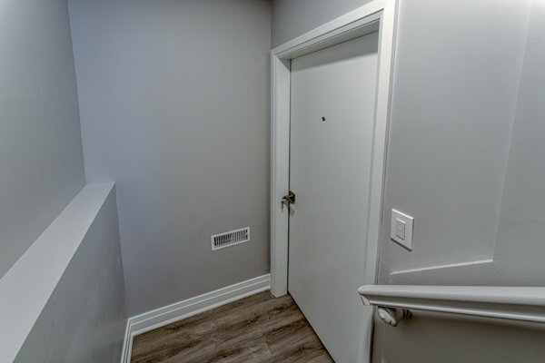 Building Photo - 1344 Brackenwood Crescent