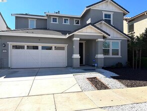 Building Photo - 204 Wooley Creek Way