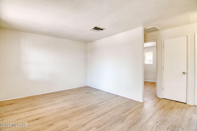 Building Photo - 5657 E 28th St