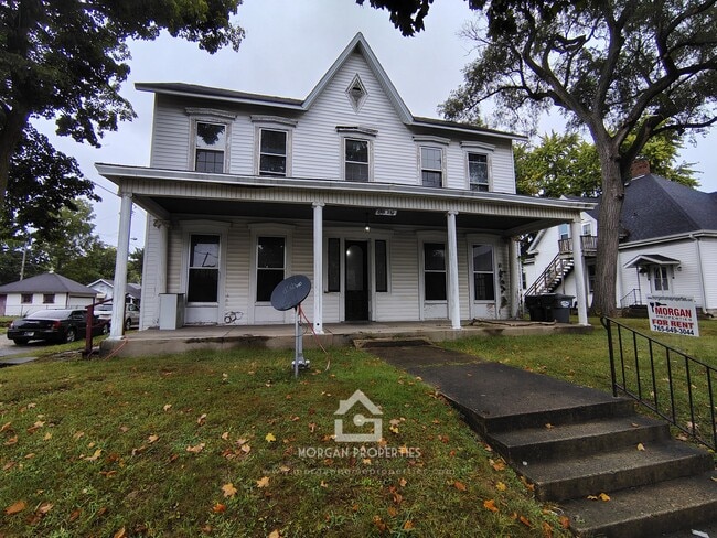 Building Photo - 130 W 5th St