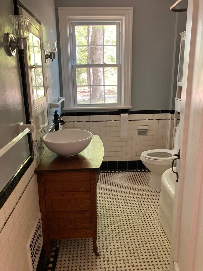 Foto del edificio - 100 Lude Johnson Blvd