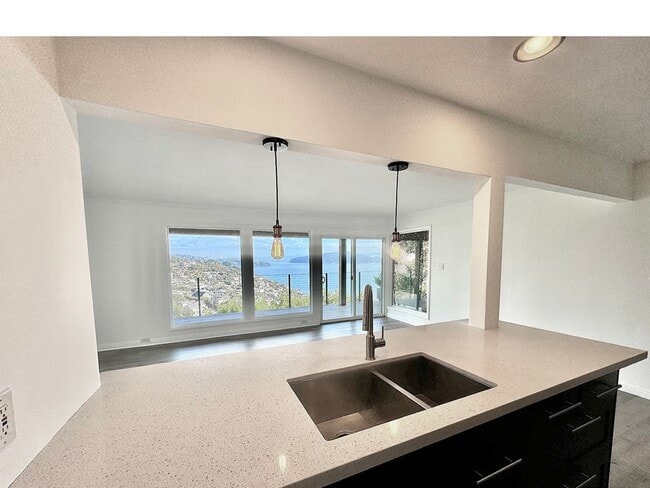 Building Photo - 380-382 Sausalito Blvd