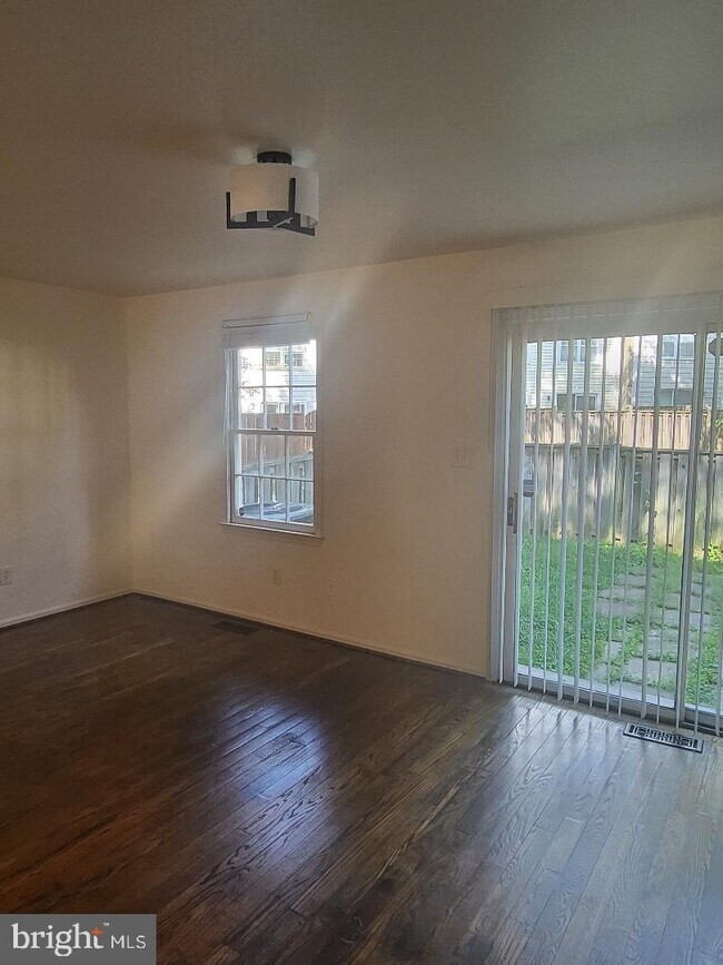 Building Photo - 4911 McFarland Dr