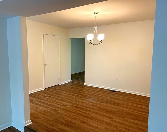 Building Photo - 22 Kinsman View Cir