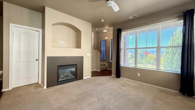 Building Photo - Spacious & Modern 3-Bedroom Townhome in Th...