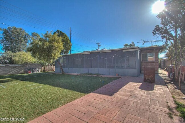 Building Photo - 1331 N Venice Ave